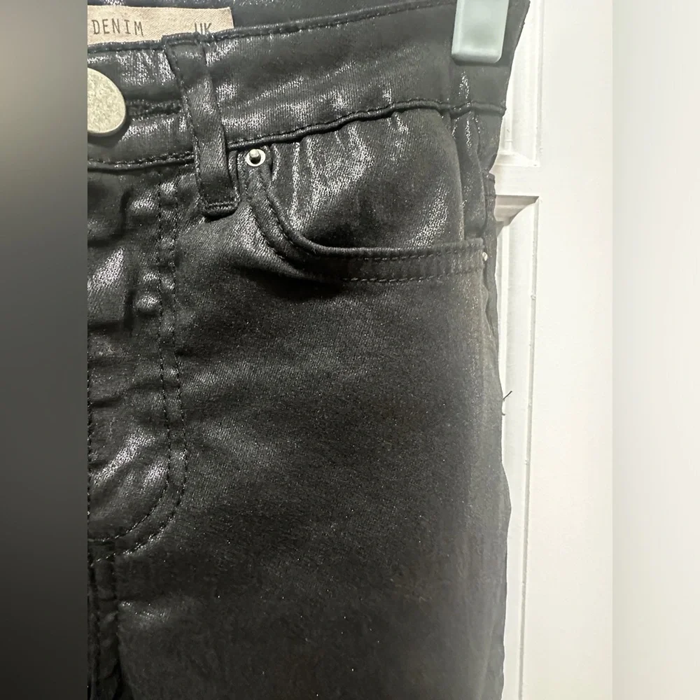 ASOS DESIGN faux leather straight leg pants in black - Picture 4 of 6